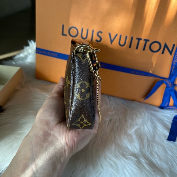 100% Authentic Louis Vuitton monogram mini wristlet FL0038 - Picture 3 of 11